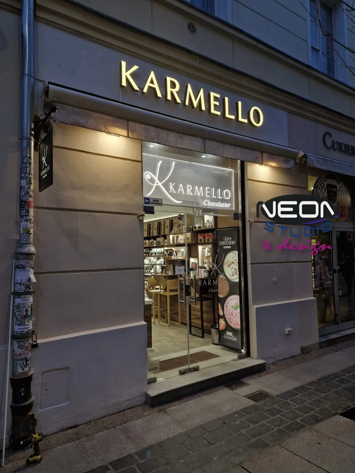 Karmello – 3D letters on the shop facade